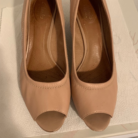 Women's Peep Toe Heels - Nude - Picture 1 of 8